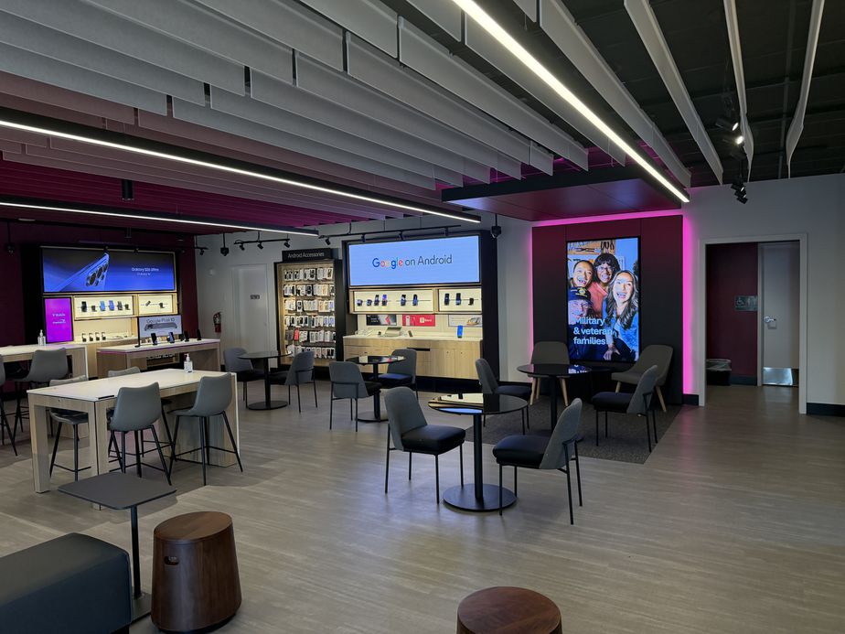  Interior photo of T-Mobile Store at South Park Blvd & South Ave, Colonial Heights, VA 
