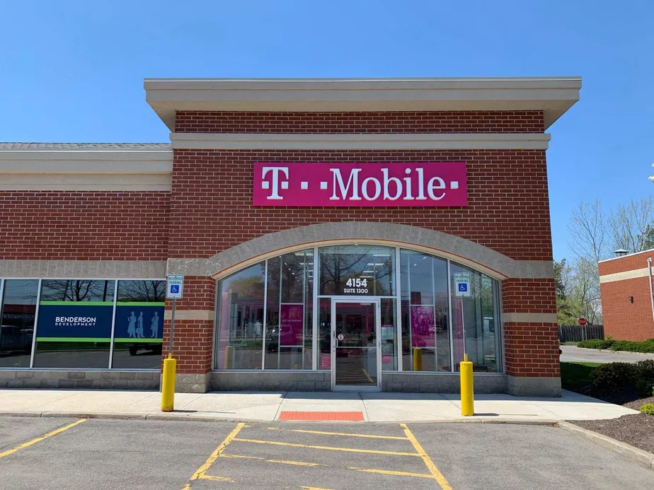  Exterior photo of T-Mobile store at Mckinley Pkwy & Southwestern Blvd, Buffalo, NY 