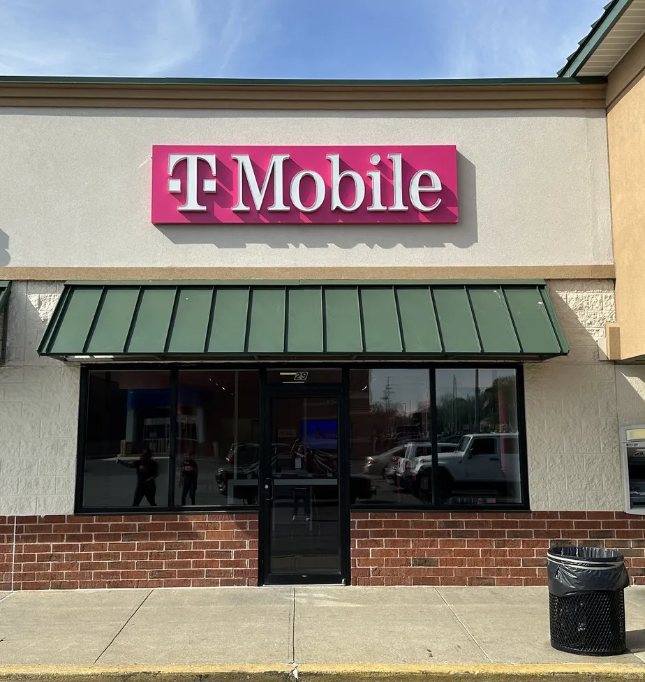  Exterior photo of T-Mobile Store at Georgetown Plaza, Georgetown, DE 