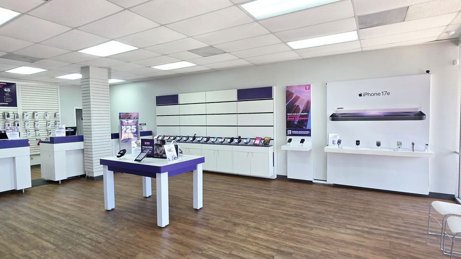 Metro by T-Mobile 2131 N Collins St - 2131 N Collins St 