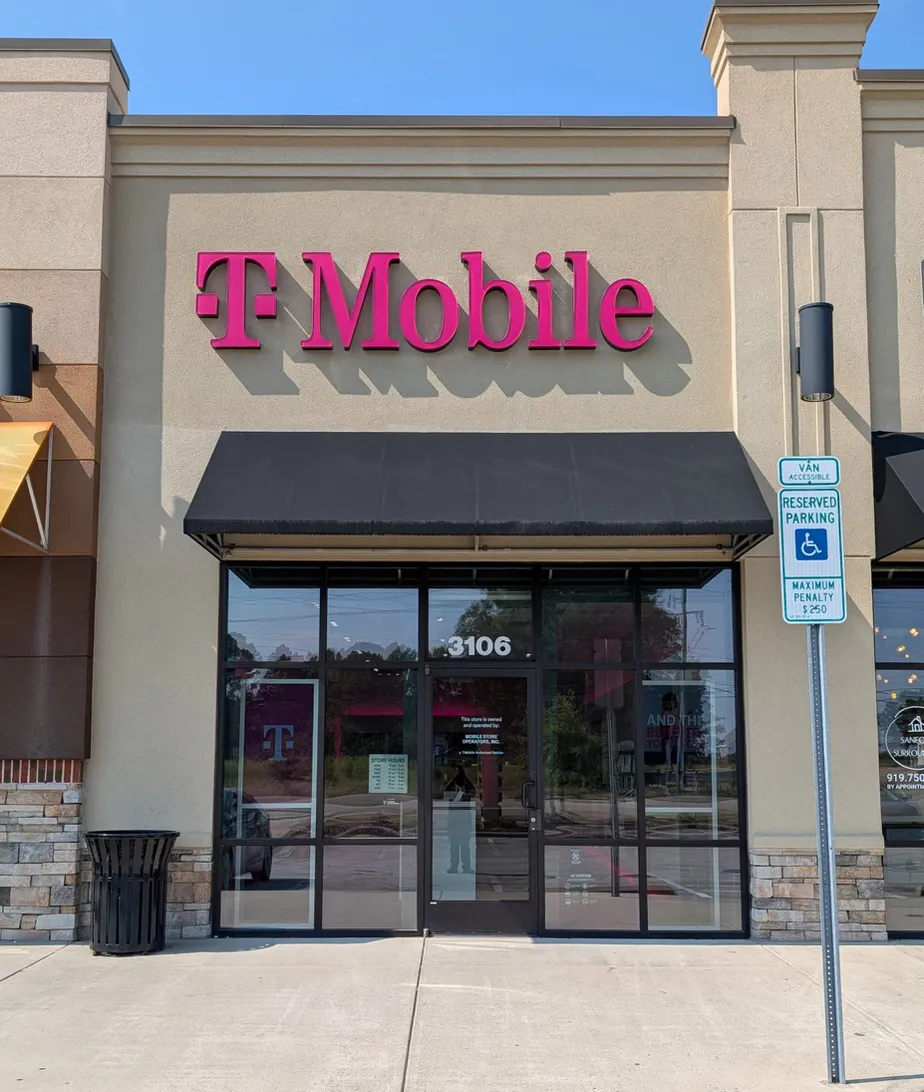  Exterior photo of T-Mobile Store at S Horner Blvd & Rosser Rd, Sanford, NC 