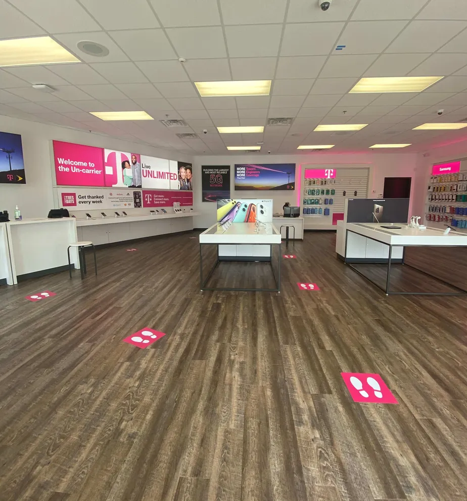 Foto del interior de la tienda T-Mobile en Fence Rd & Dacula Rd, Dacula, GA