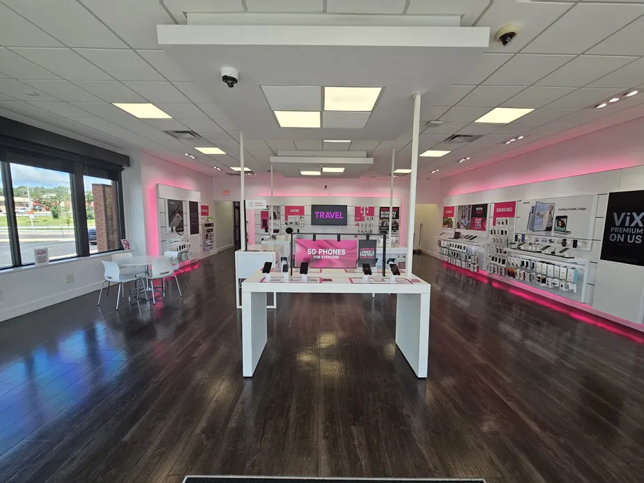  Interior photo of T-Mobile Store at 91st & Metcalf, Overland Park, KS 