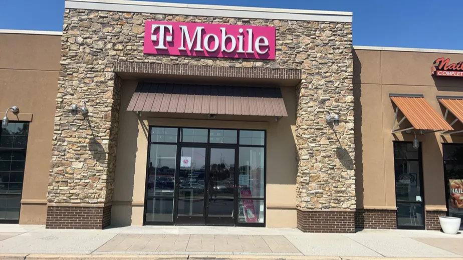  Exterior photo of T-Mobile Store at Lincoln Hwy & Eastbrook Rd, Lancaster, PA 