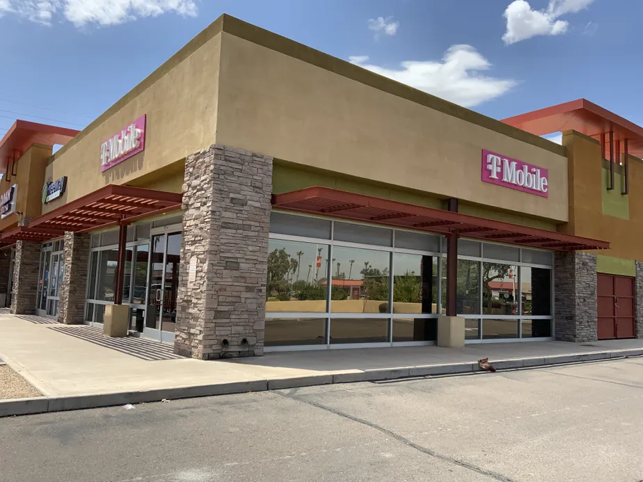 Exterior photo of T-Mobile Store at Arizona Ave & Warner, Chandler, AZ