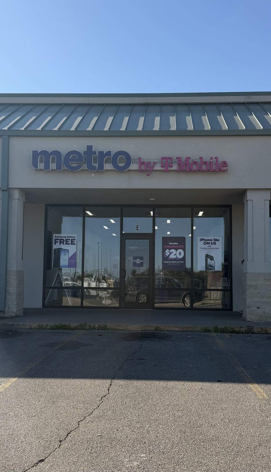 Metro by T-Mobile 50 Lafrentz - 50 Lafrentz 