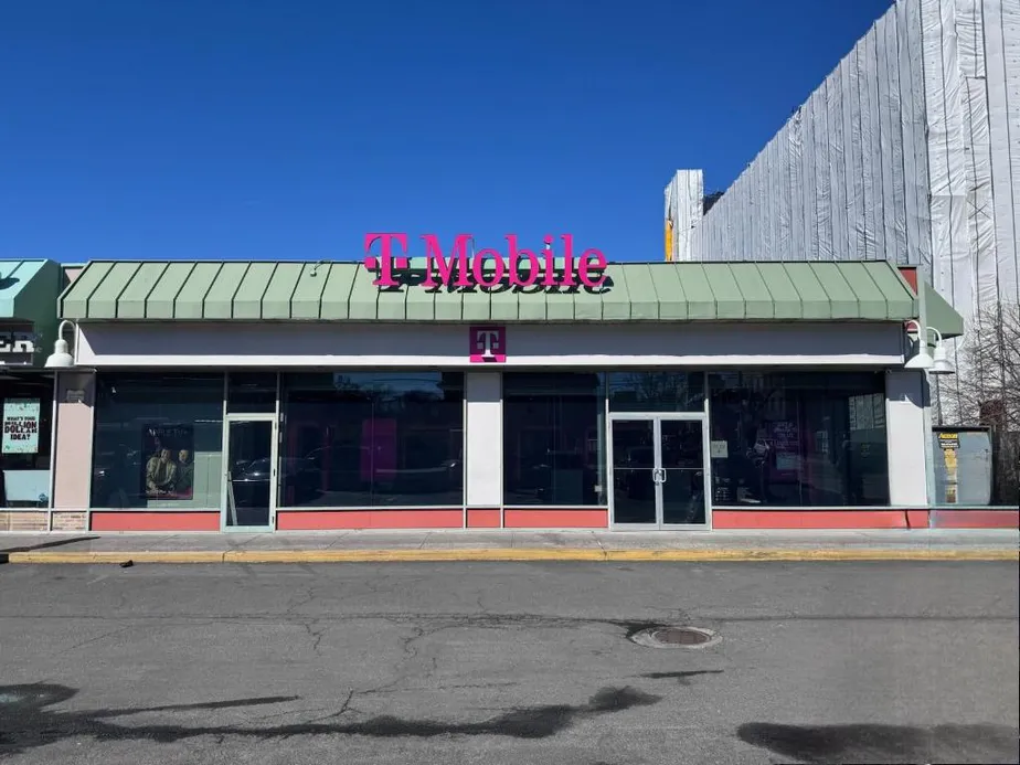  Exterior photo of T-Mobile Store at 21st Street & Broadway, Long Island City, NY 