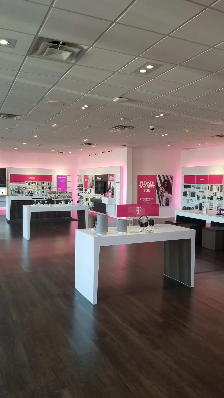  Interior photo of T-Mobile Store at Route 110 & Norwich St, Huntington Station, NY 
