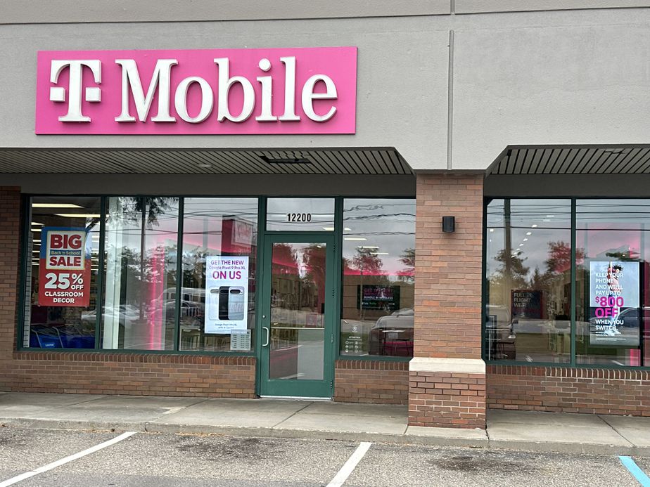 Exterior photo of T-Mobile Store at Hall Rd & Delco Blvd, Sterling Heights, MI