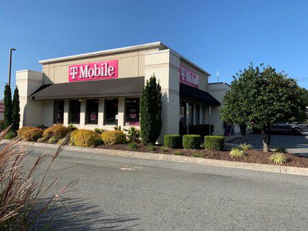 Exterior photo of T-Mobile Store at Sam Furr Rd & Northcross Dr, Huntersville, NC