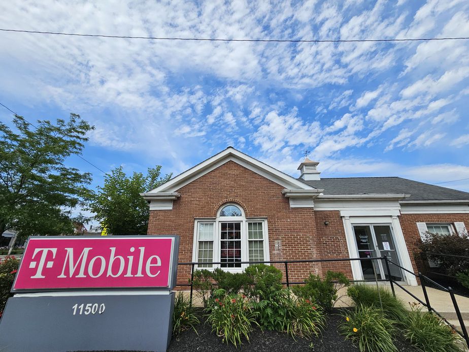 Exterior photo of T-Mobile Store at Clifton Blvd & W 115th St, Cleveland, OH