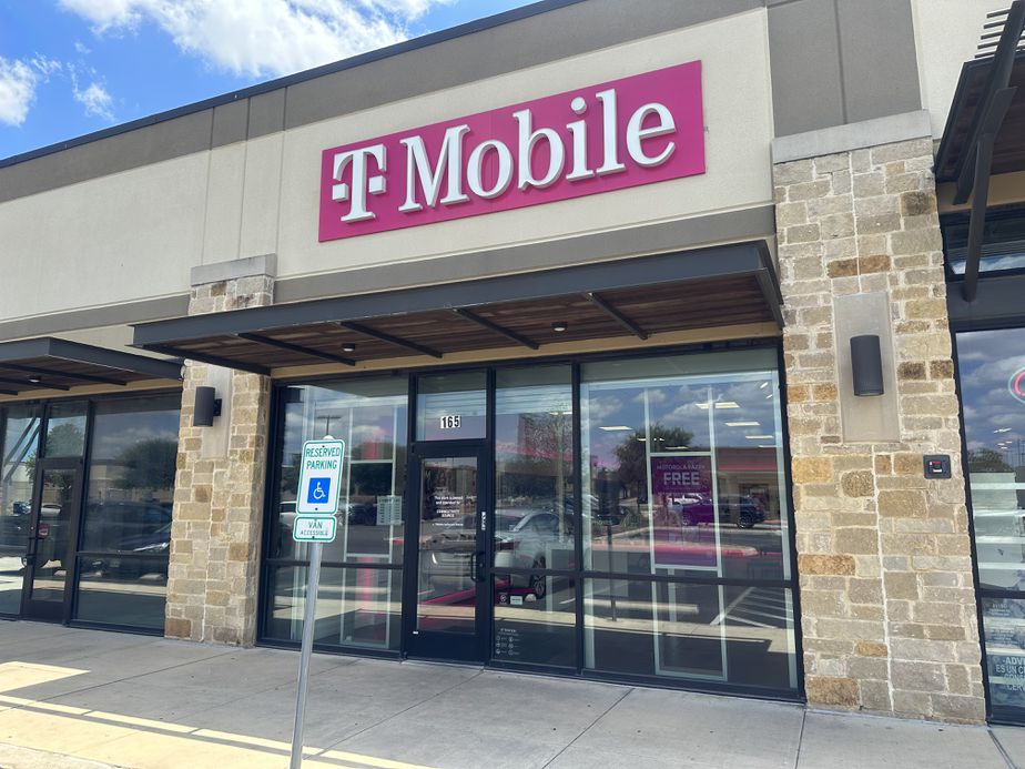 Exterior photo of T-Mobile Store at Cibolo, TX, Cibolo, TX