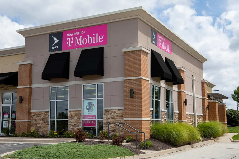 Exterior photo of T-Mobile store at Bauer Farm Dr & Bauer Ln, Lawrence, KS