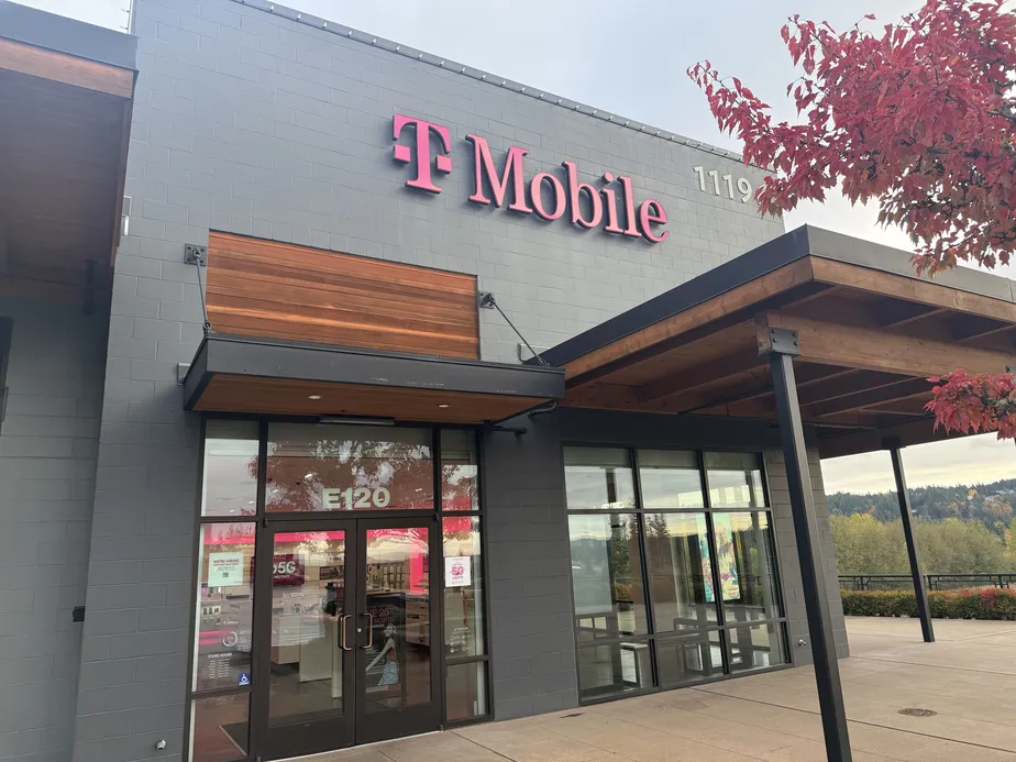  Exterior photo of T-Mobile Store at NW Waaga Way & Greaves Way, Silverdale, WA 