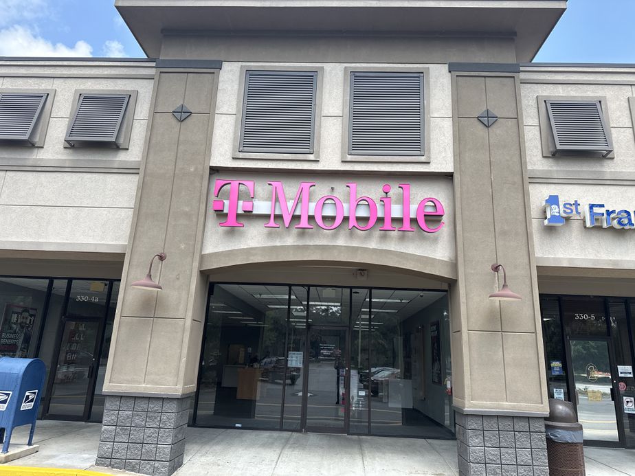  Exterior photo of T-Mobile Store at Cross Creek Plaza, Beaufort, SC 