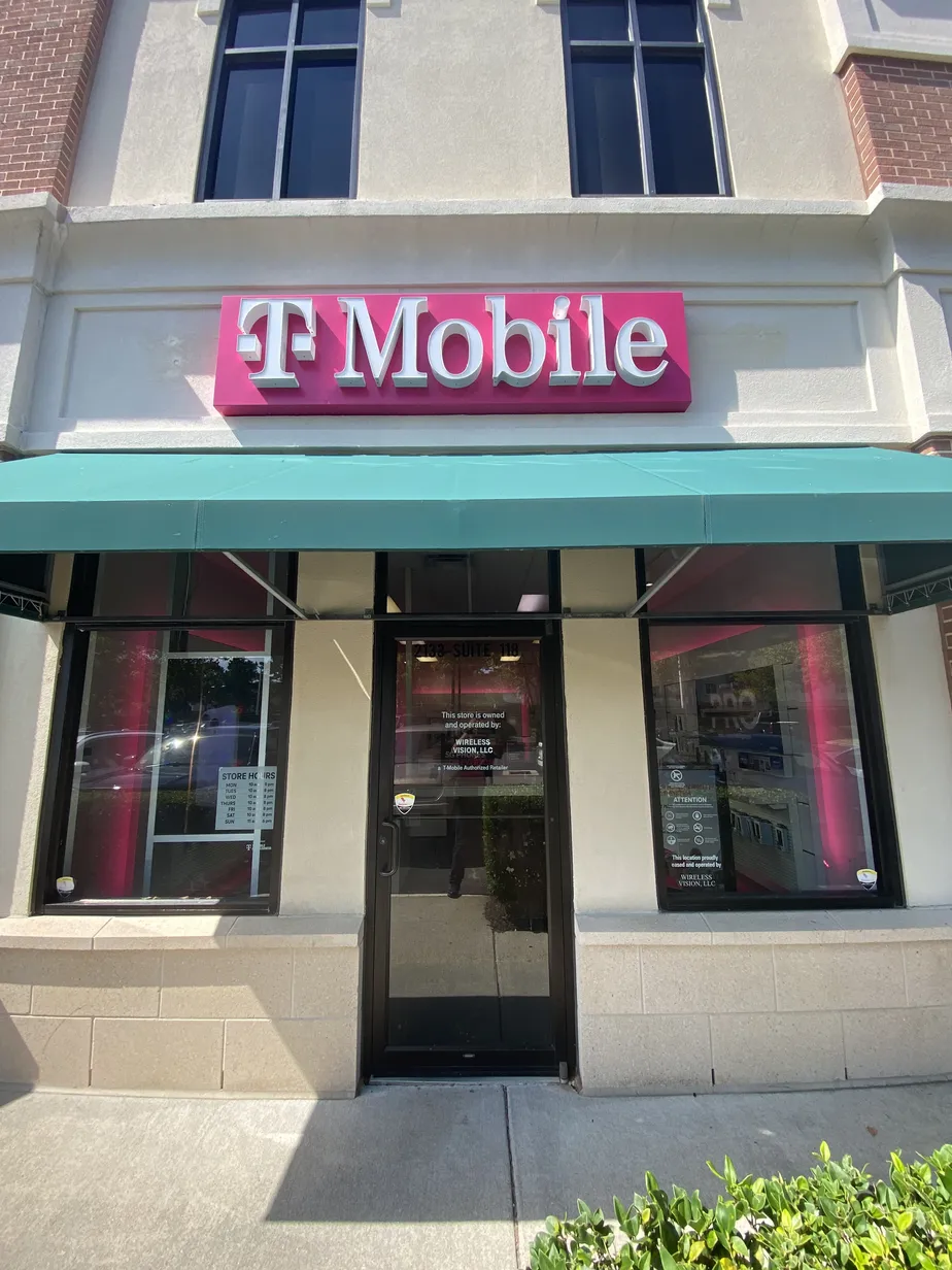  Exterior photo of T-Mobile Store at Red Mill Commons, Virginia Beach, VA 