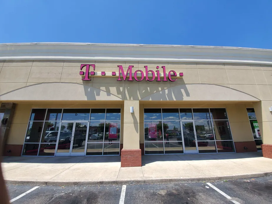 Exterior photo of T-Mobile store at Vann Dr & Stonebridge Blvd, Jackson, TN