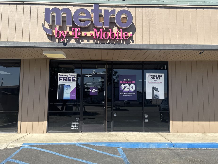 Metro by T-Mobile 10014 Rosedale Hwy - 10014 Rosedale Hwy 
