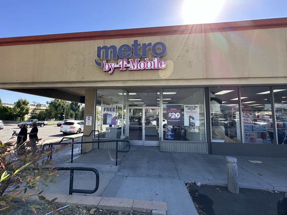 Metro by T-Mobile 1144 E Broadway - 1144 E Broadway 