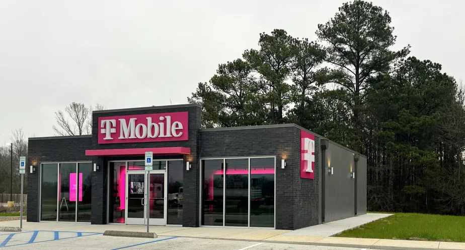  Exterior photo of T-Mobile Store at US 45 Alt S & Louis O'Dneal, West Point, MS 