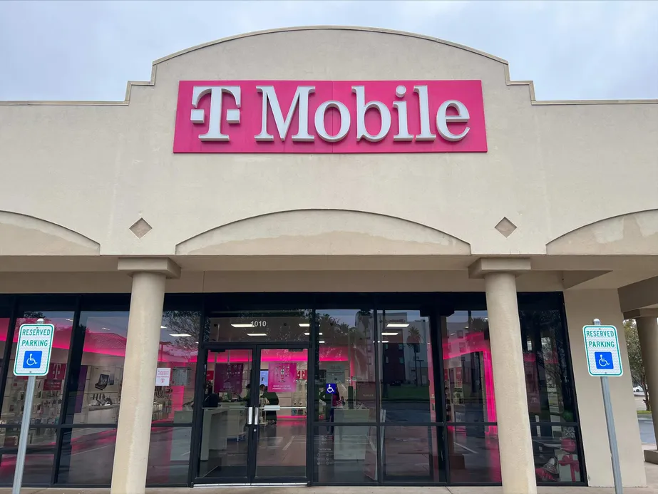 Exterior photo of T-Mobile Store at Town Center, Weslaco, TX