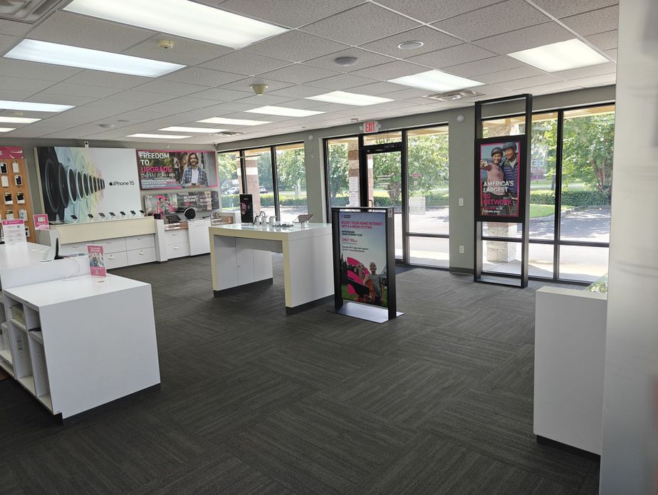 Interior photo of T-Mobile Store at E Silver Spg Blvd & NE 49th Av, Ocala, FL