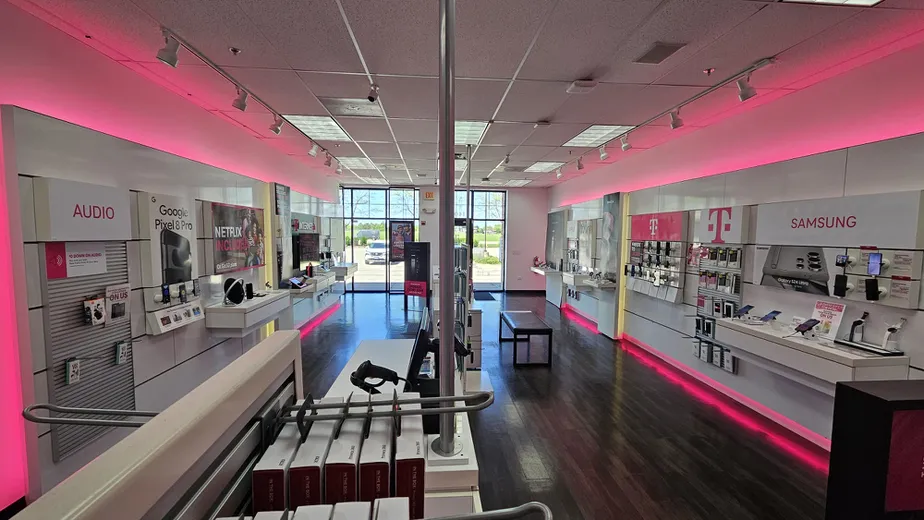 Foto del interior de la tienda T-Mobile en Bell Rd & 143rd, Homer Glen, IL