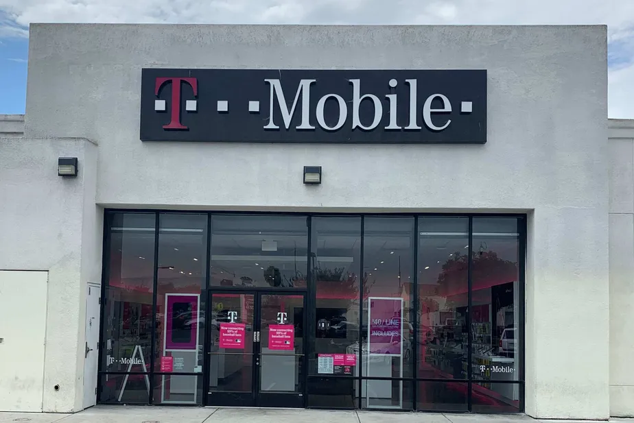 Exterior photo of T-Mobile store at Tweedy Blvd & Otis, South Gate, CA