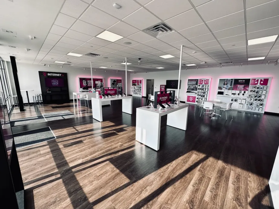  Interior photo of T-Mobile Store at Delaware & Oralabor, Ankeny, IA 