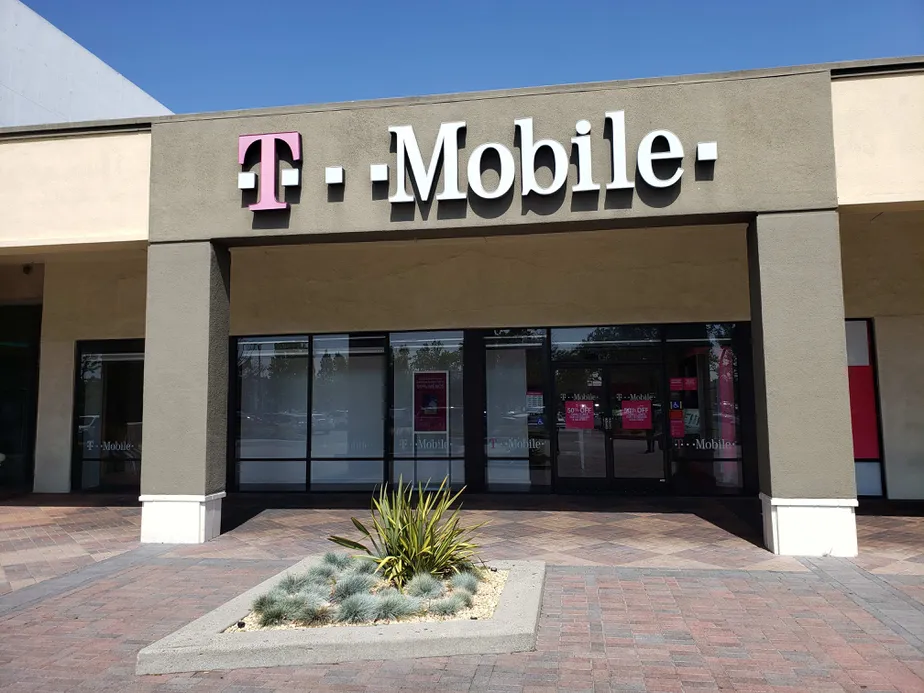 Exterior photo of T-Mobile store at Lakewood Center, Lakewood, CA