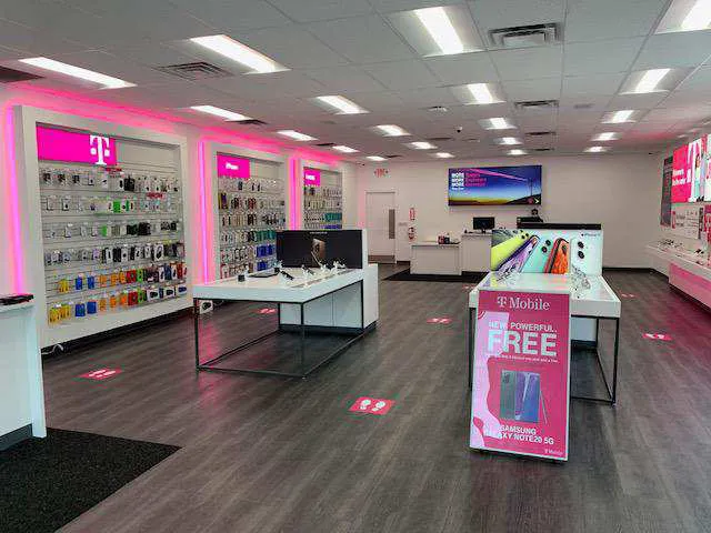  Interior photo of T-Mobile Store at Township Line Rd & Alexander Ave, Drexel Hill, PA 