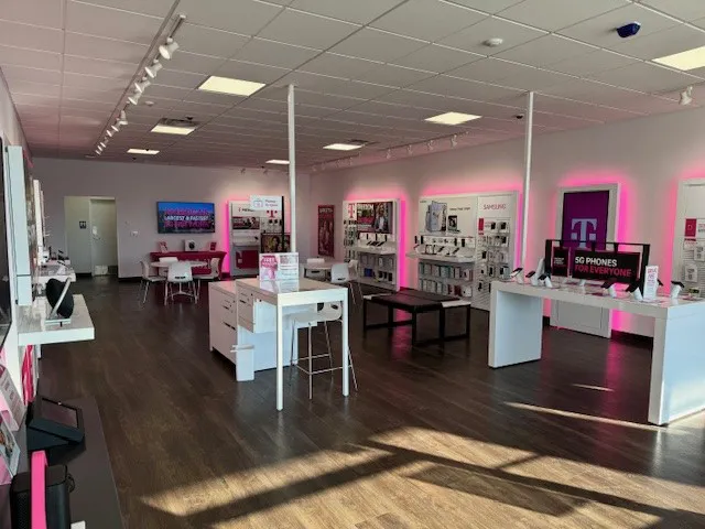  Interior photo of T-Mobile Store at Lexington Ave & S Trimble Rd, Mansfield, OH 