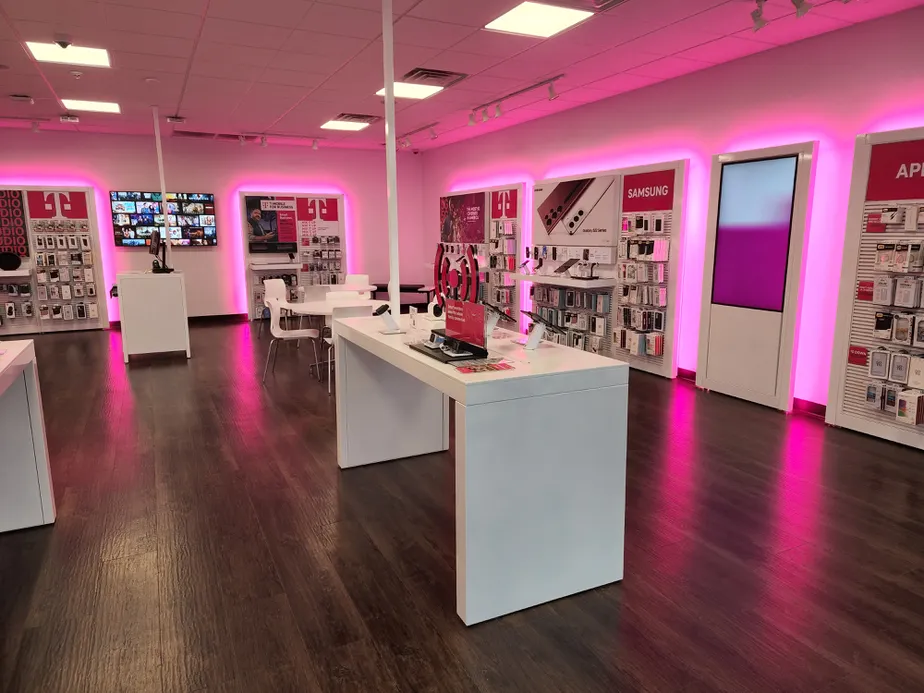 Interior photo of T-Mobile Store at Frey Ln & Lincoln Hwy, Fairview Heights, IL