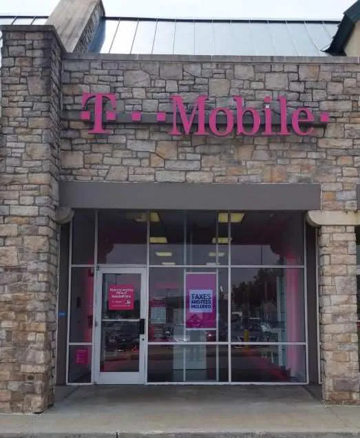  Exterior photo of T-Mobile store at Octorara Trail & Lincoln Hwy, Parkesburg, PA 
