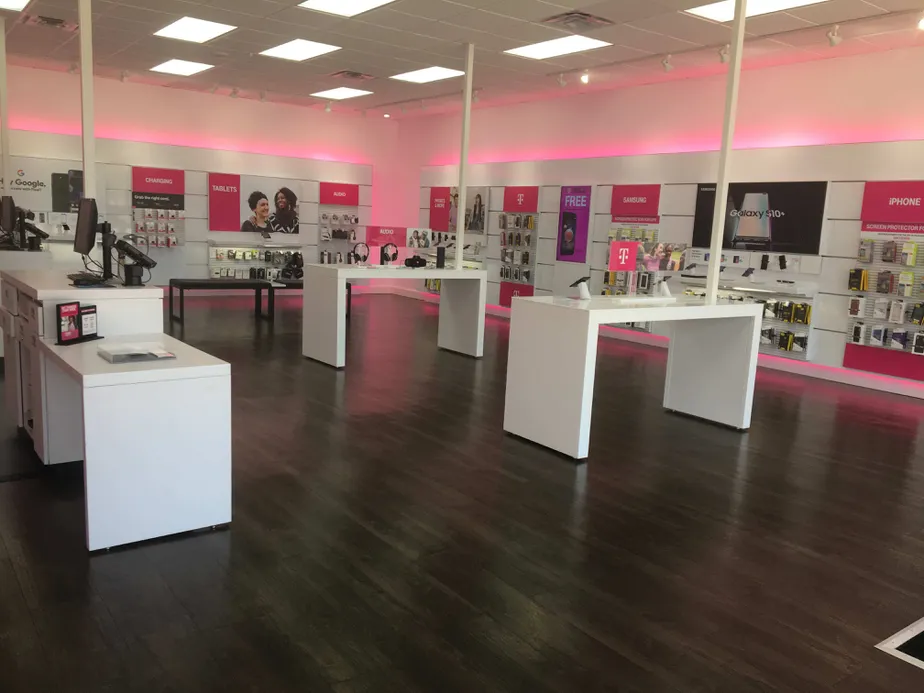 Foto del interior de la tienda T-Mobile en US 90 & Roderick St, Morgan City, LA