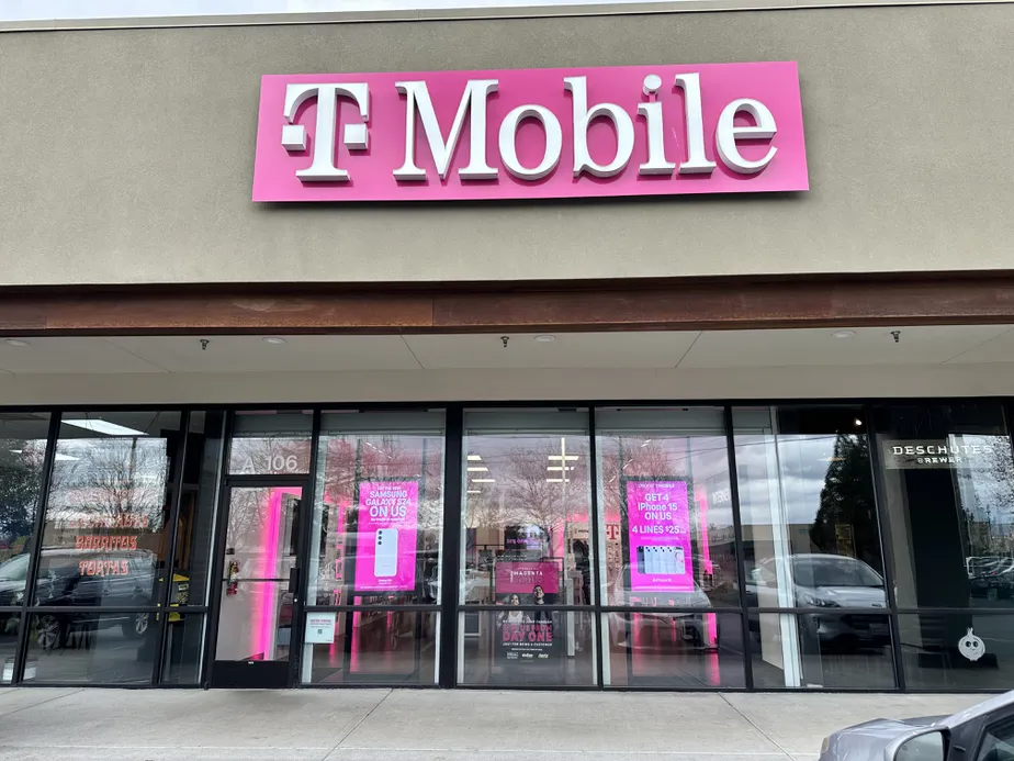  Exterior photo of T-Mobile Store at Fisher's Landing Marketplace, Vancouver, WA 