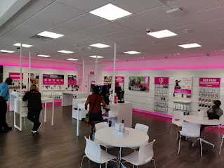 Foto del interior de la tienda T-Mobile en St Thomas, USVI, St Thomas, VI