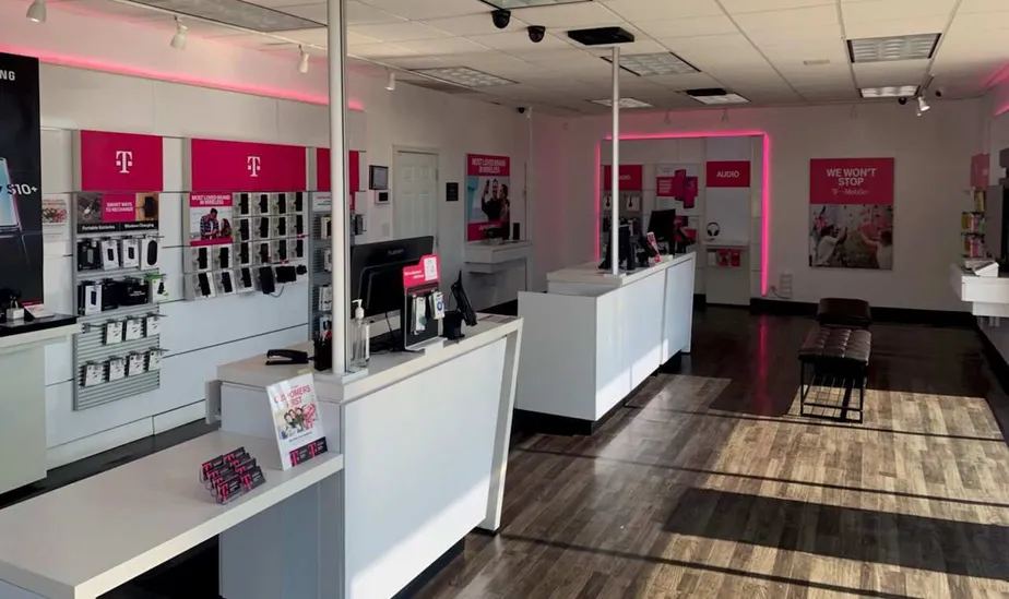 Interior photo of T-Mobile Store at 106th & Ewing, Chicago, IL