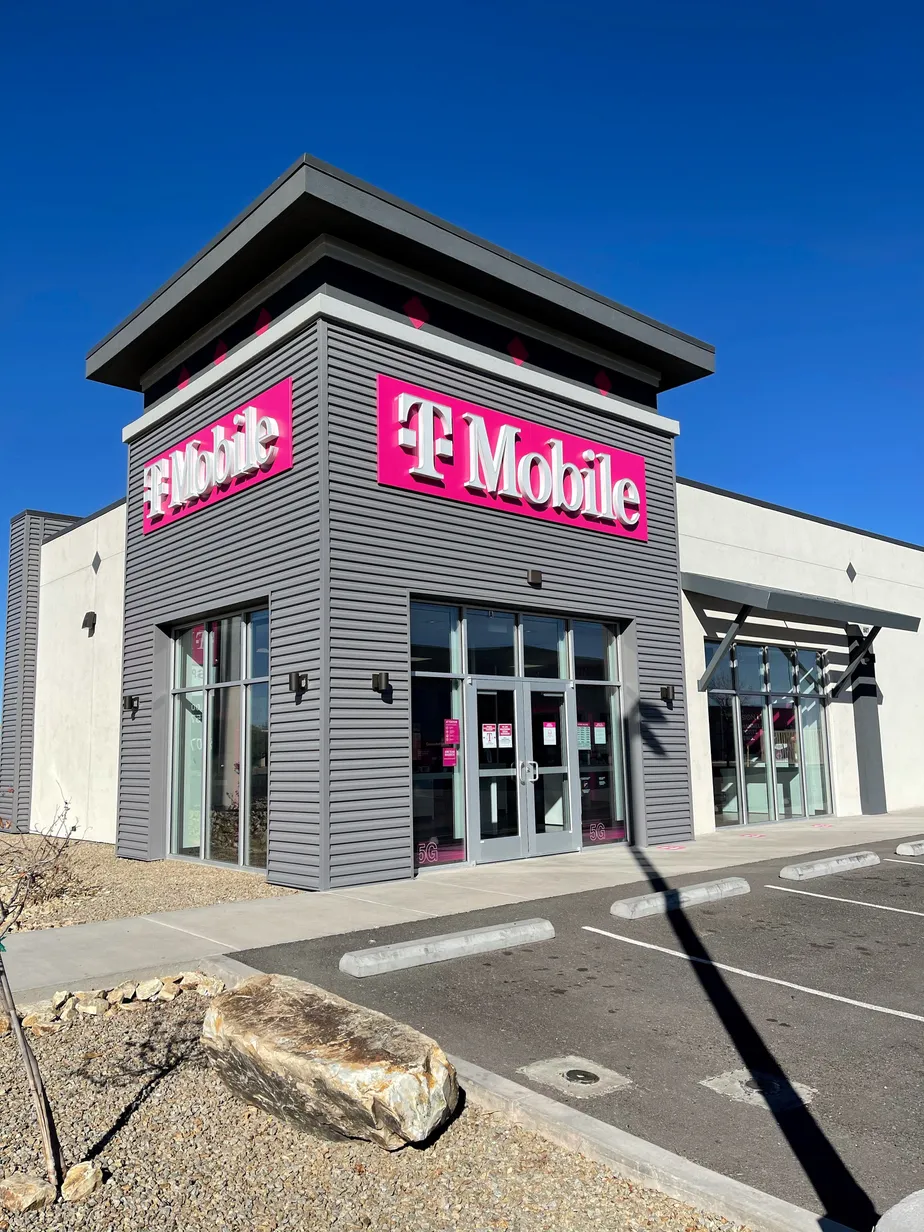 Foto del exterior de la tienda T-Mobile en La Placita de Luna, Deming, NM