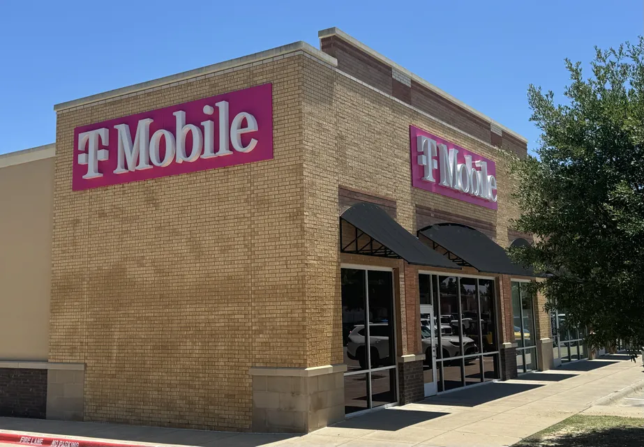  Exterior photo of T-Mobile Store at The Village at Cumberland Park, Tyler, TX 