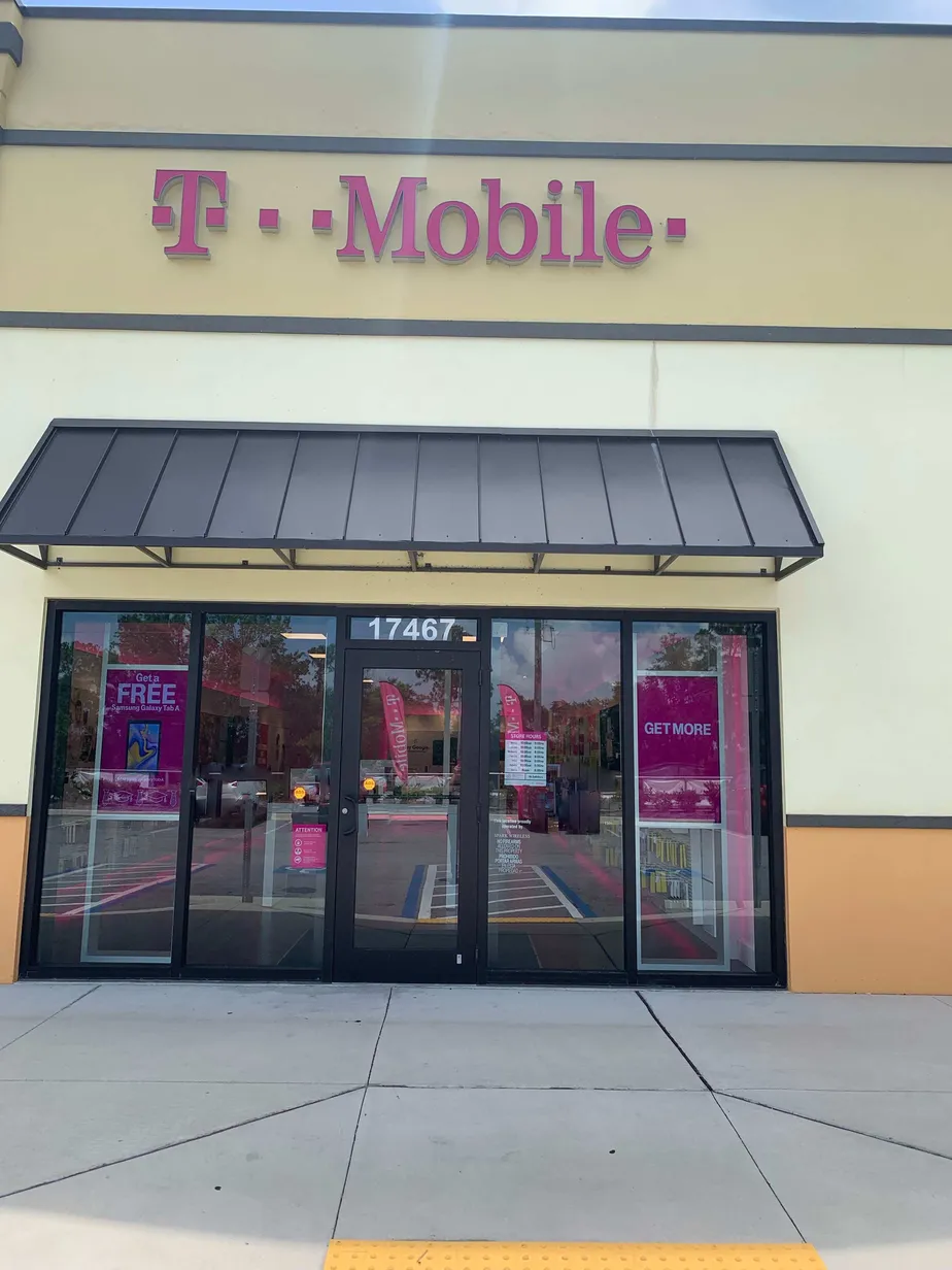 Exterior photo of T-Mobile store at Dale Mabry Hwy & Van Dyke Rd, Lutz, FL