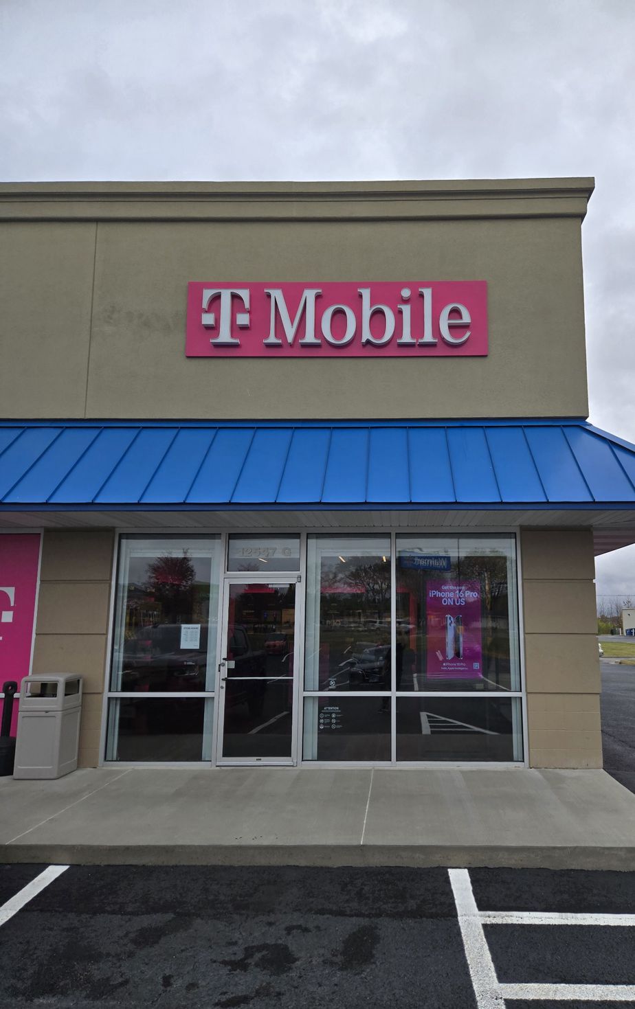 Exterior photo of T-Mobile Store at IL 143 & Cherry Ln, Highland, IL
