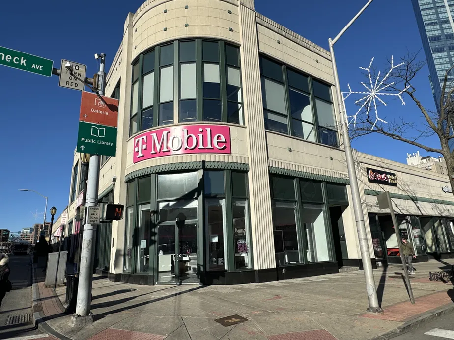  Exterior photo of T-Mobile Store at Mamaroneck & Martine, White Plains, NY 