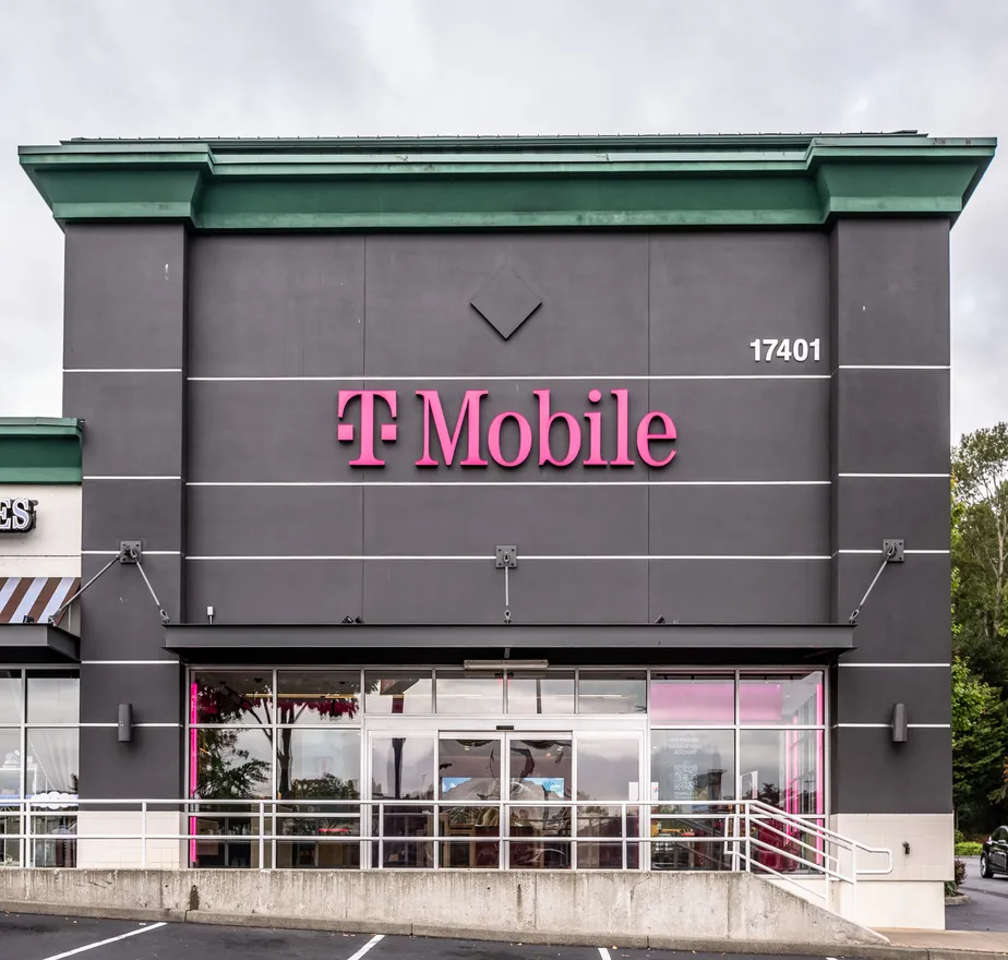  Exterior photo of T-Mobile Store at Southcenter Pkwy & Minkler Blvd, Tukwila, WA 