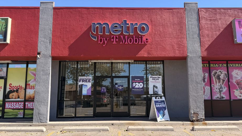Metro by T-Mobile 600 Louisiana Blvd SE - 600 Louisiana Blvd SE 