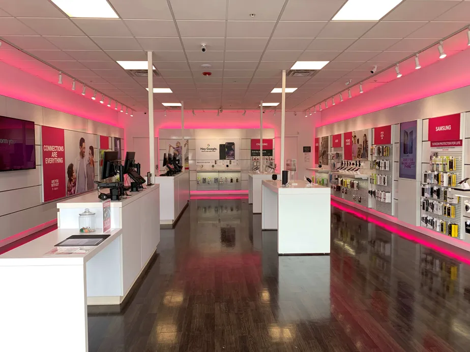 Foto del interior de la tienda T-Mobile en Killian Road & Charles F Bolden Fwy, Columbia, SC