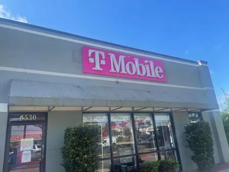  Exterior photo of T-Mobile Store at Lake Worth Rd & S Jog Rd, Lake Worth, FL 