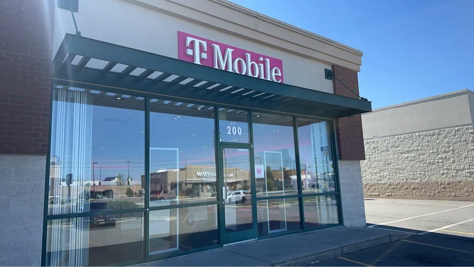 Exterior photo of T-Mobile Store at Sprague & Custer, Spokane, WA 