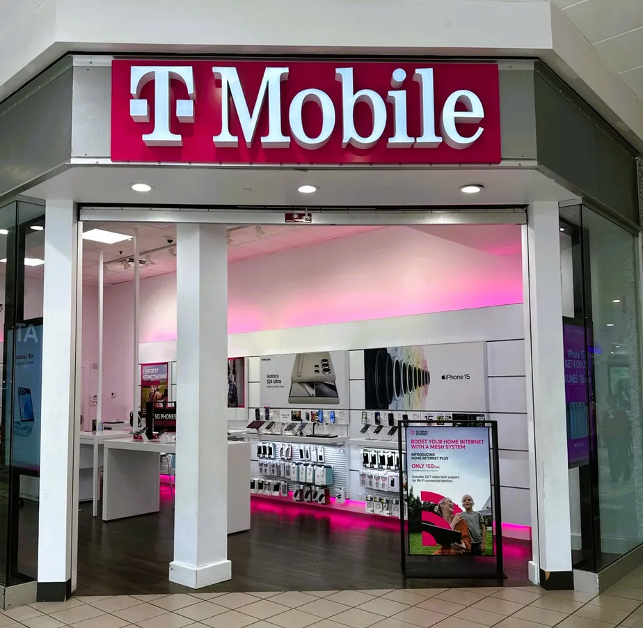  Exterior photo of T-Mobile Store at Cumberland Mall, Vineland, NJ 