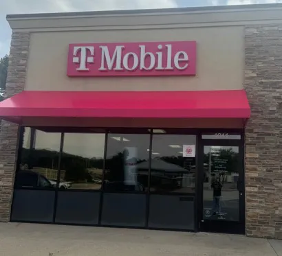 Exterior photo of T-Mobile Store at Main & Hawthorn, West Bend, WI 